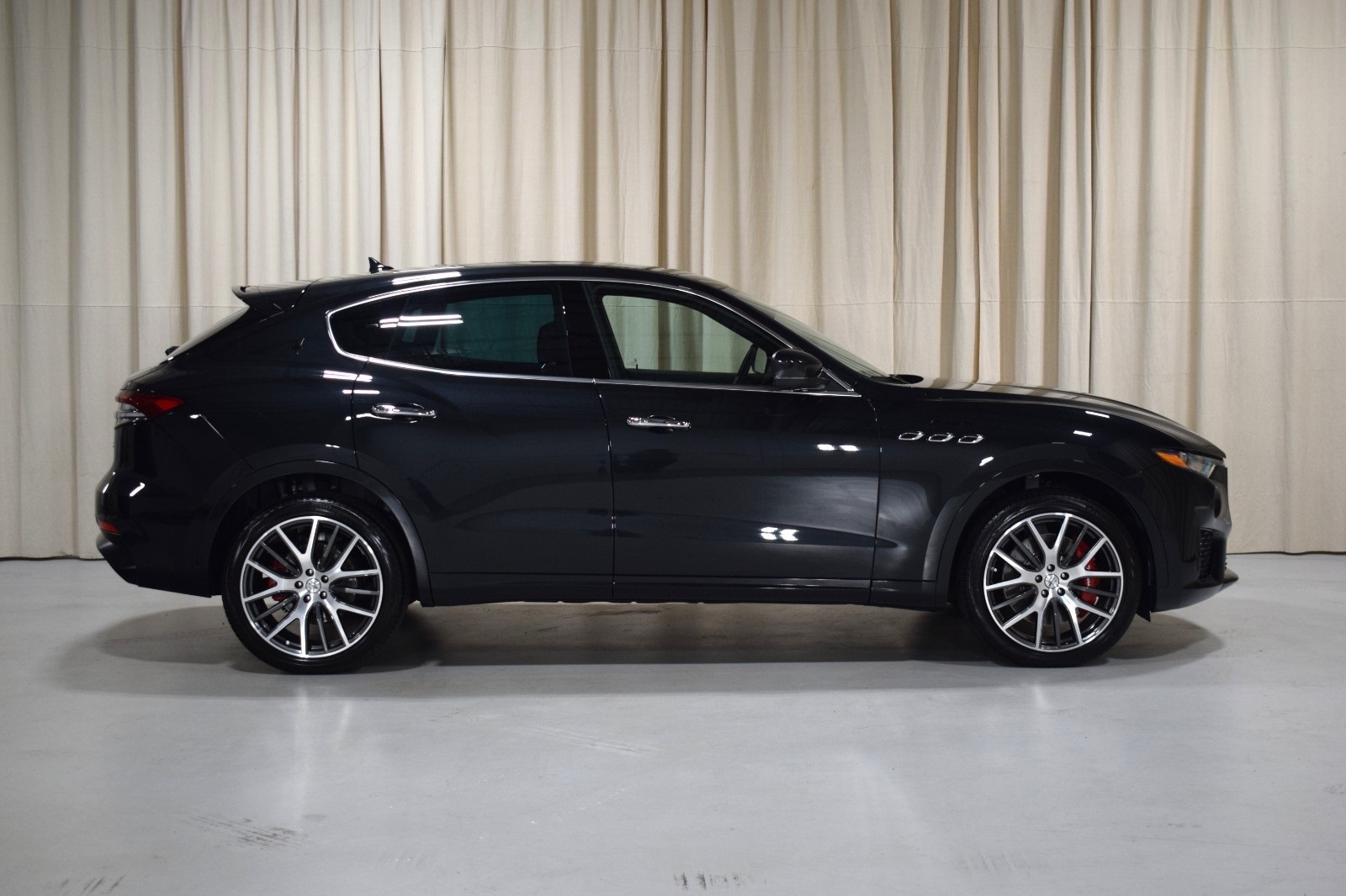 Thumbnail: 2022 Maserati Levante - 15