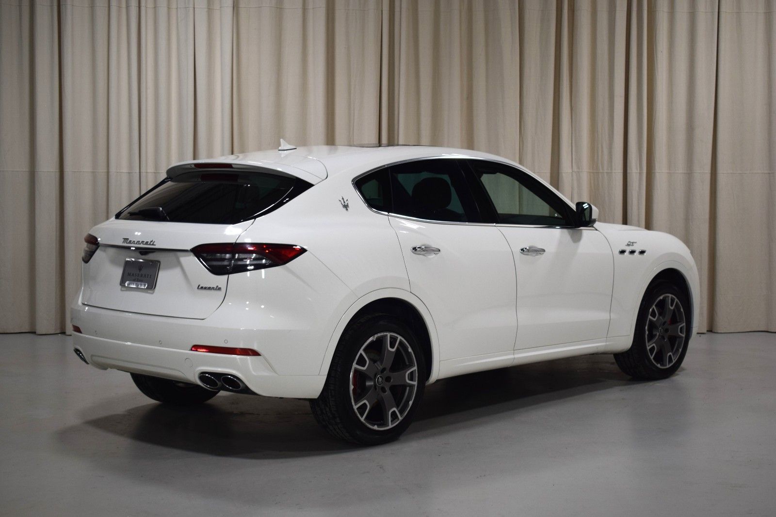 Thumbnail: 2023 Maserati Levante - 9