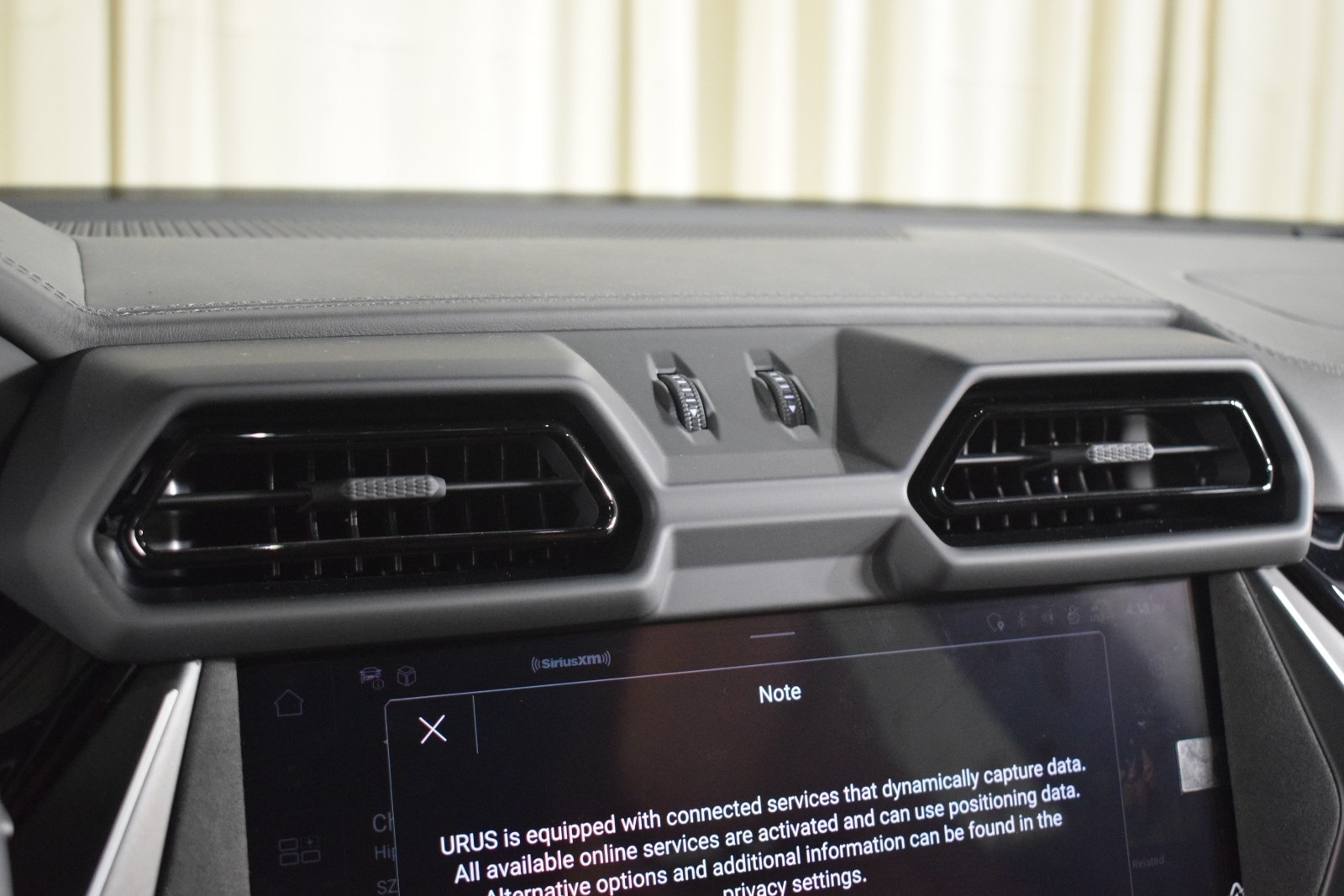 Thumbnail: 2025 Lamborghini Urus - 31