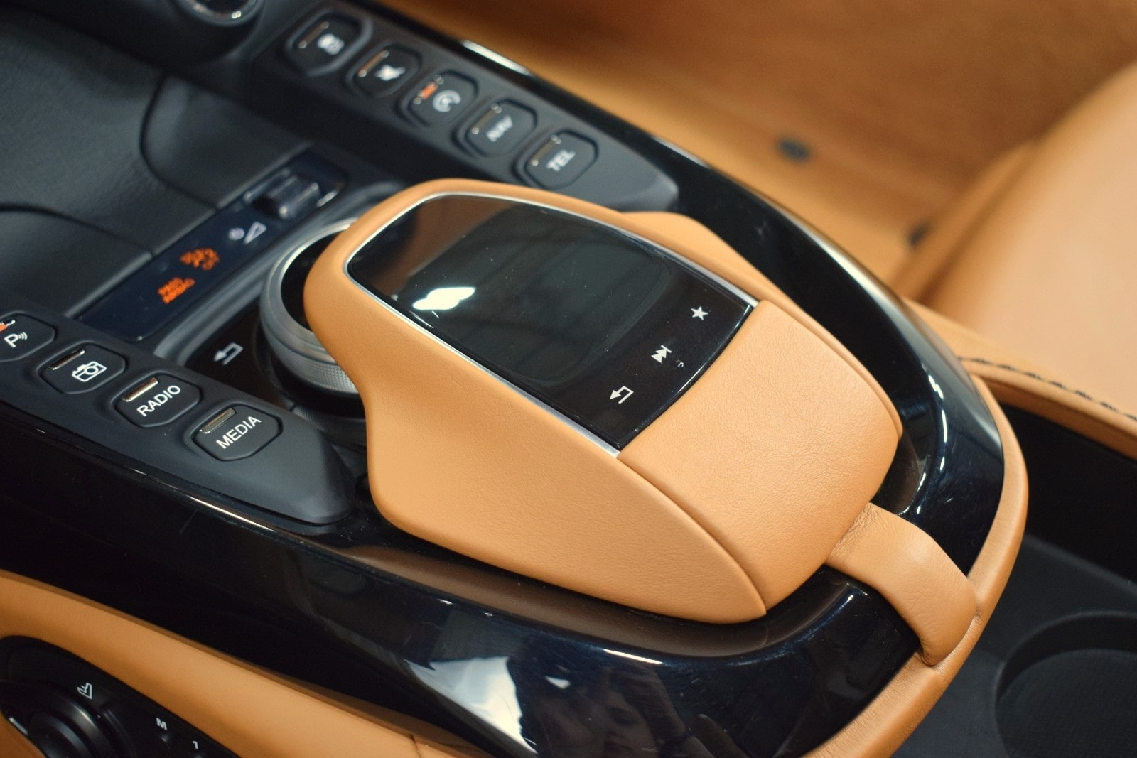2021 Aston Martin Vantage  28
