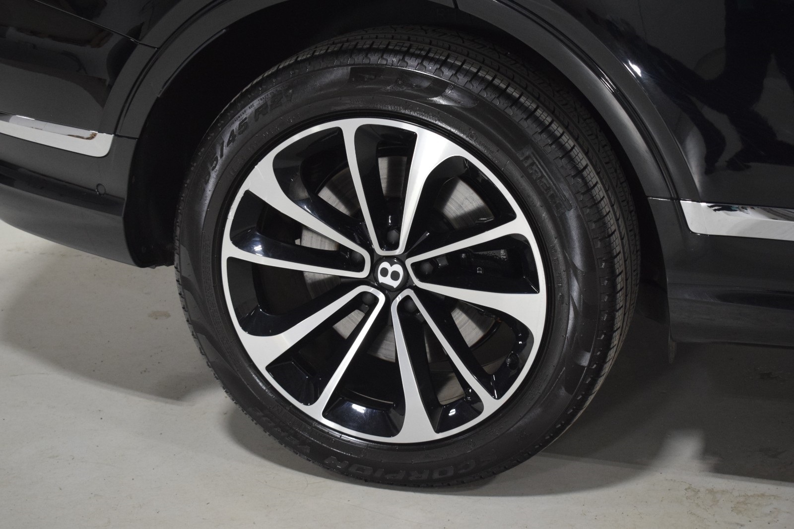 Thumbnail: 2024 Bentley Bentayga - 6