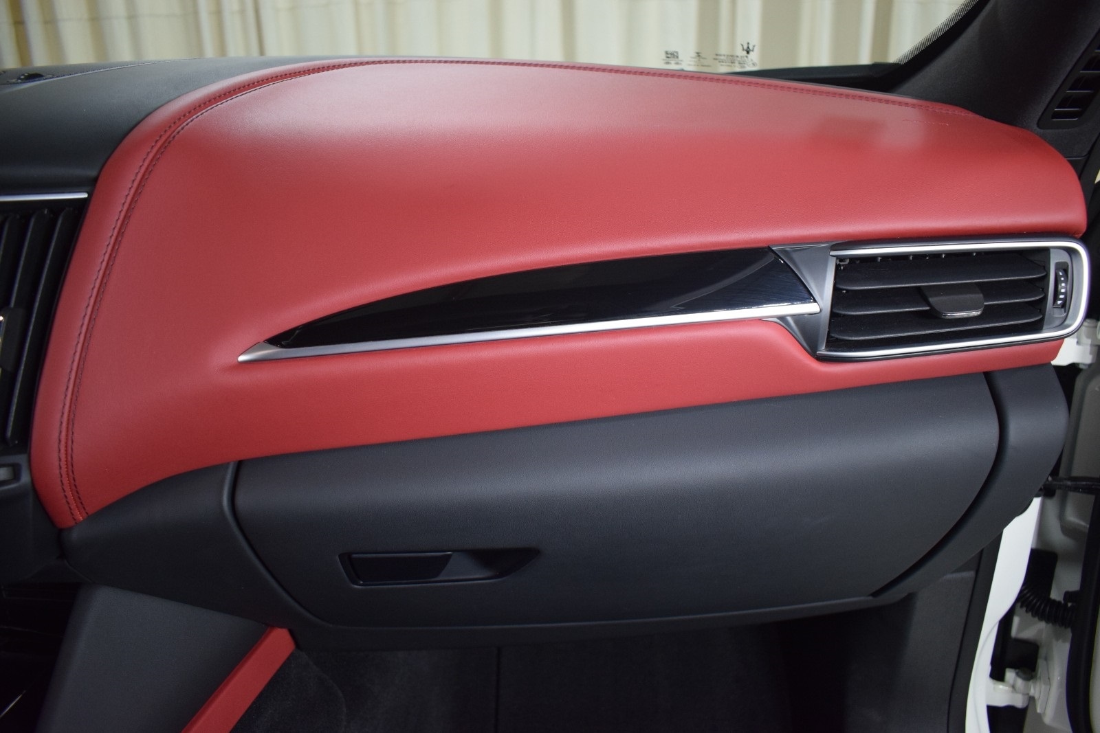 Thumbnail: 2022 Maserati Levante - 24