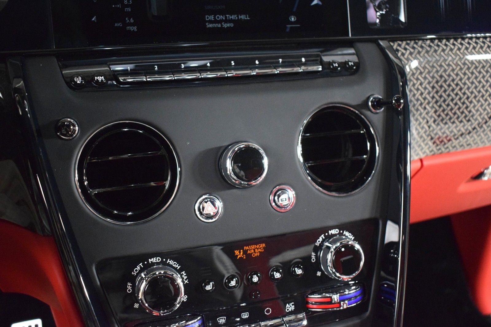 2026 Rolls-Royce Cullinan Black Badge - Photo 33