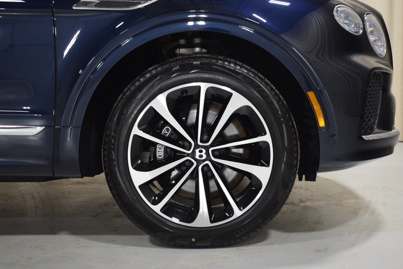 Thumbnail: 2025 Bentley Bentayga - 7
