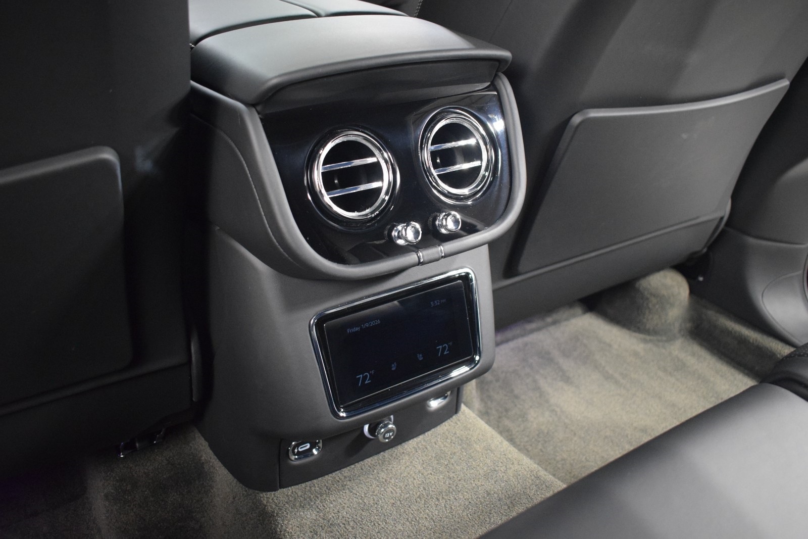 Thumbnail: 2023 Bentley Bentayga - 21