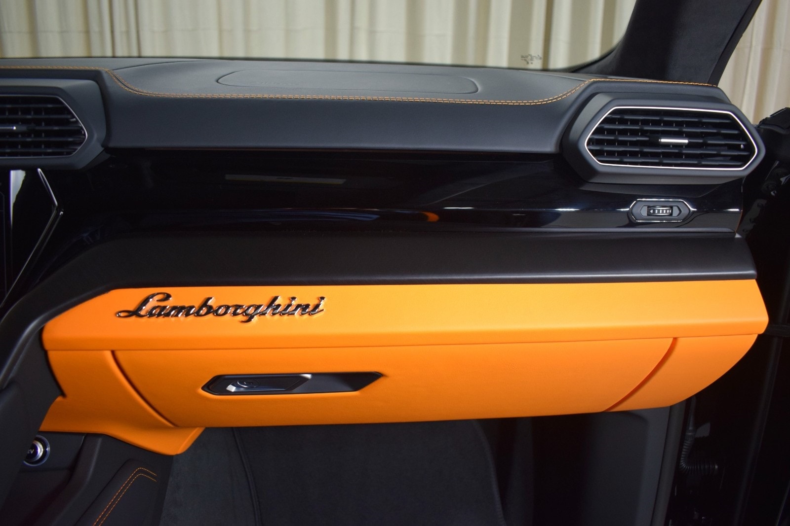 Thumbnail: 2024 Lamborghini Urus - 23