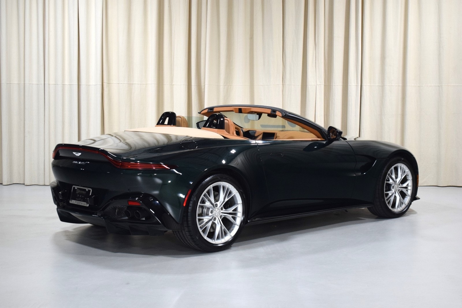 2021 Aston Martin Vantage  11
