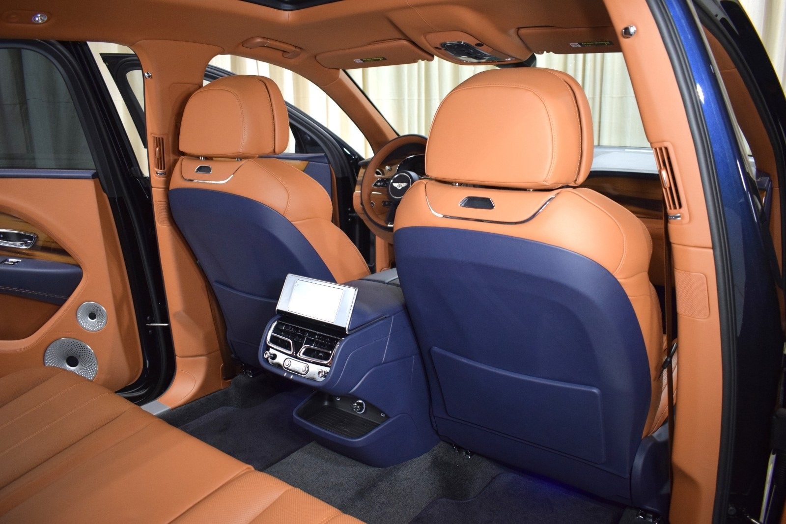 Thumbnail: 2025 Bentley Bentayga - 21