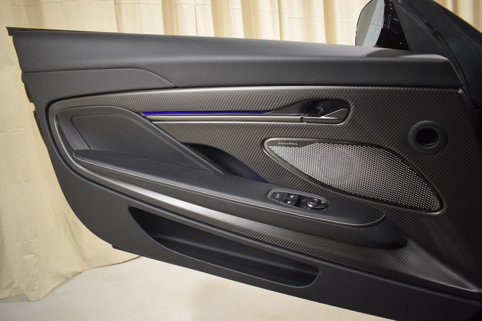 Thumbnail: 2025 Aston Martin Vanquish - 38