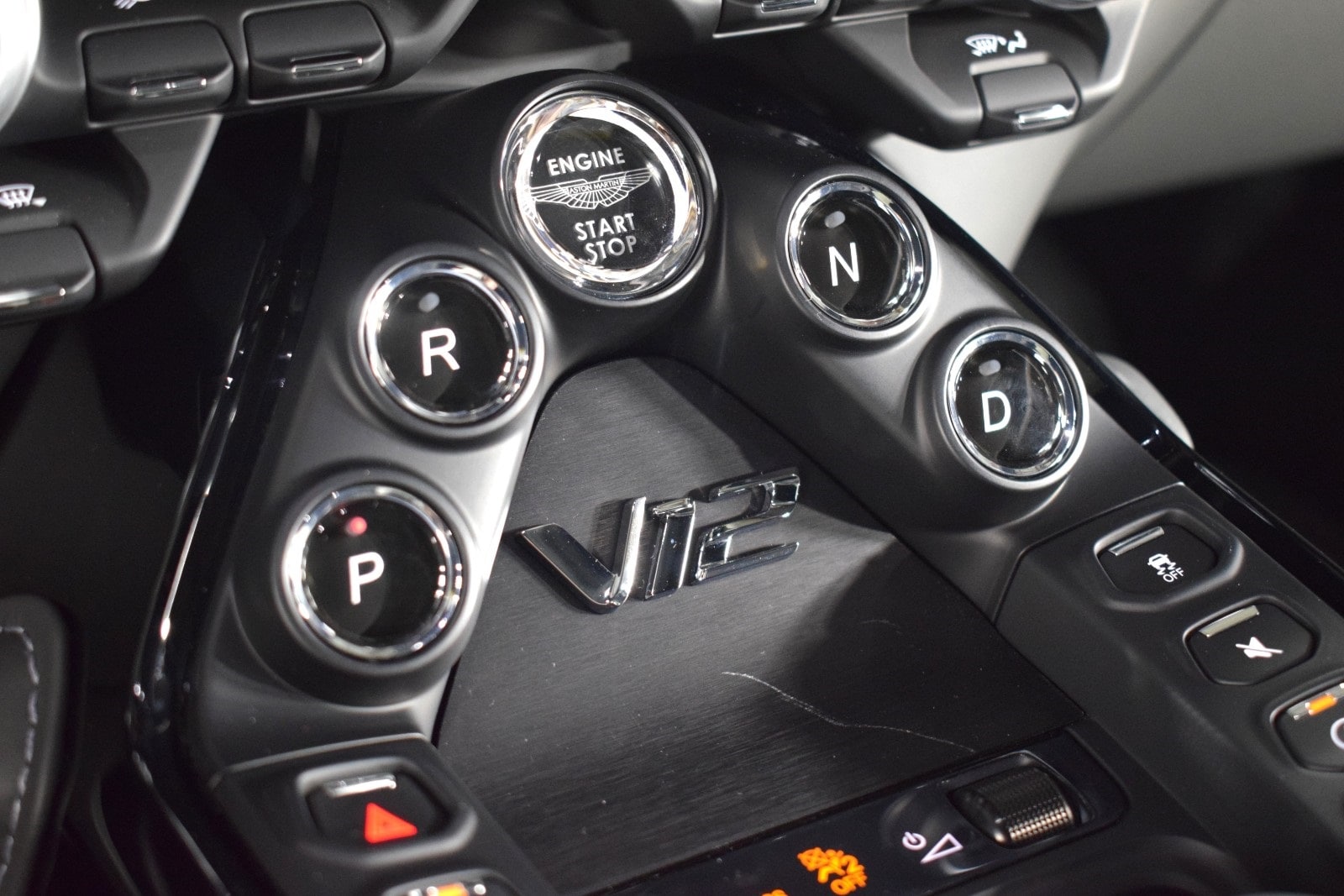 2023 Aston Martin Vantage  30