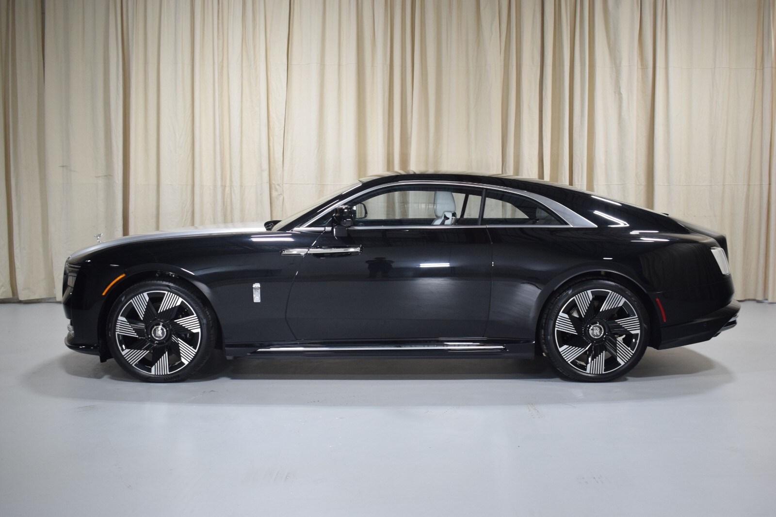 2024 Rolls Royce Spectre photo 3