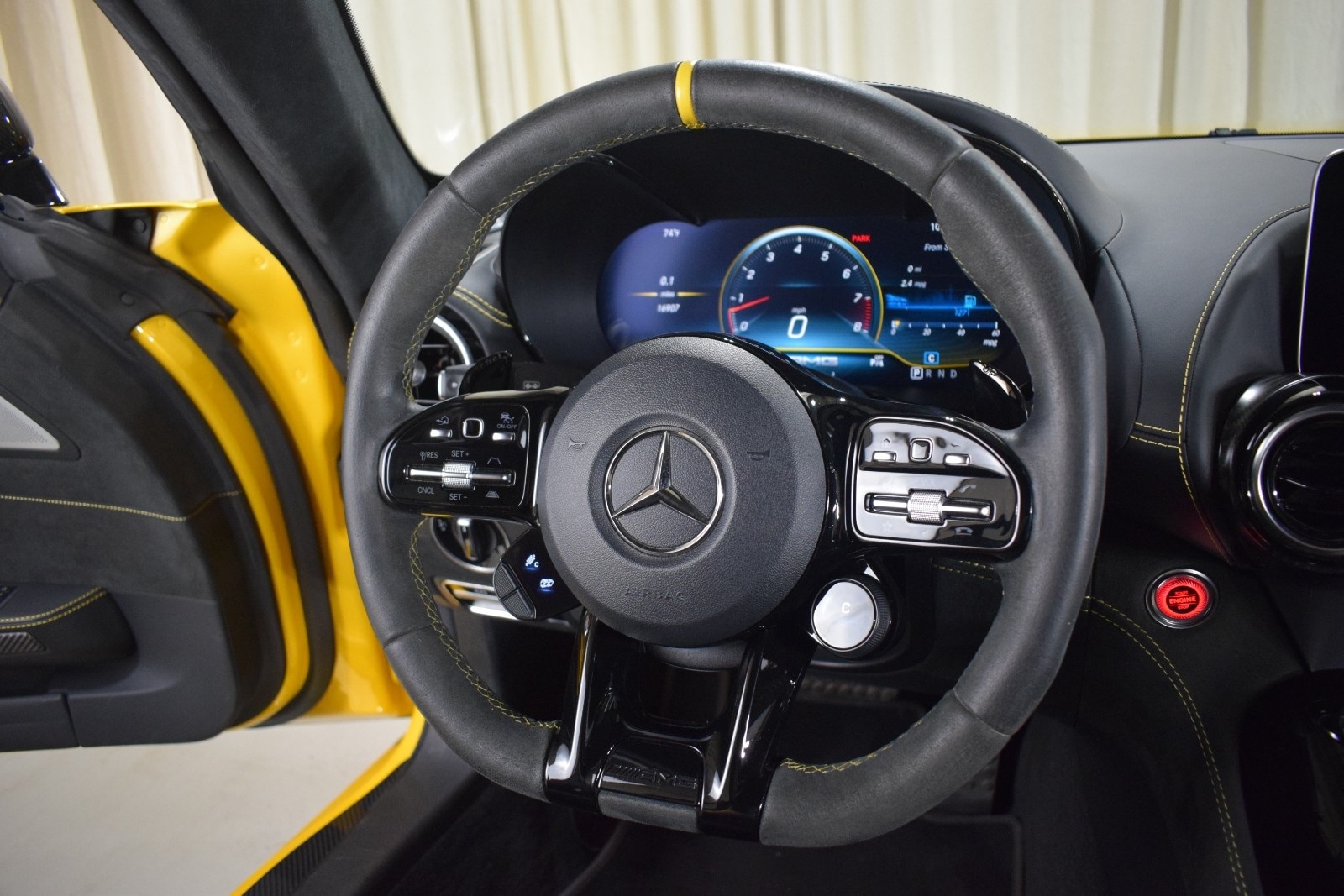 Thumbnail: 2020 Mercedes-Benz AMG GT - 25