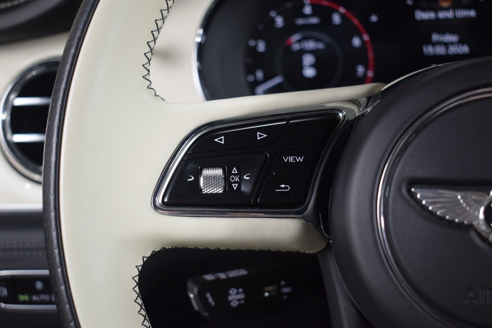 Thumbnail: 2024 Bentley Bentayga - 26