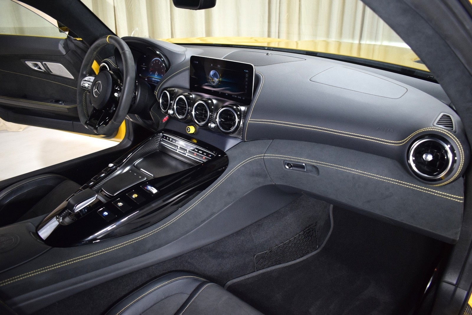Thumbnail: 2020 Mercedes-Benz AMG GT - 23