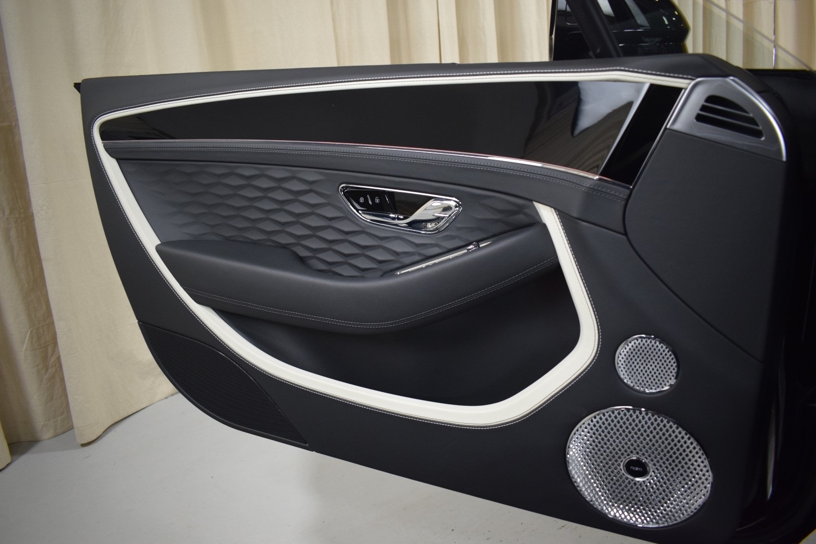 Thumbnail: 2025 Bentley Continental - 39