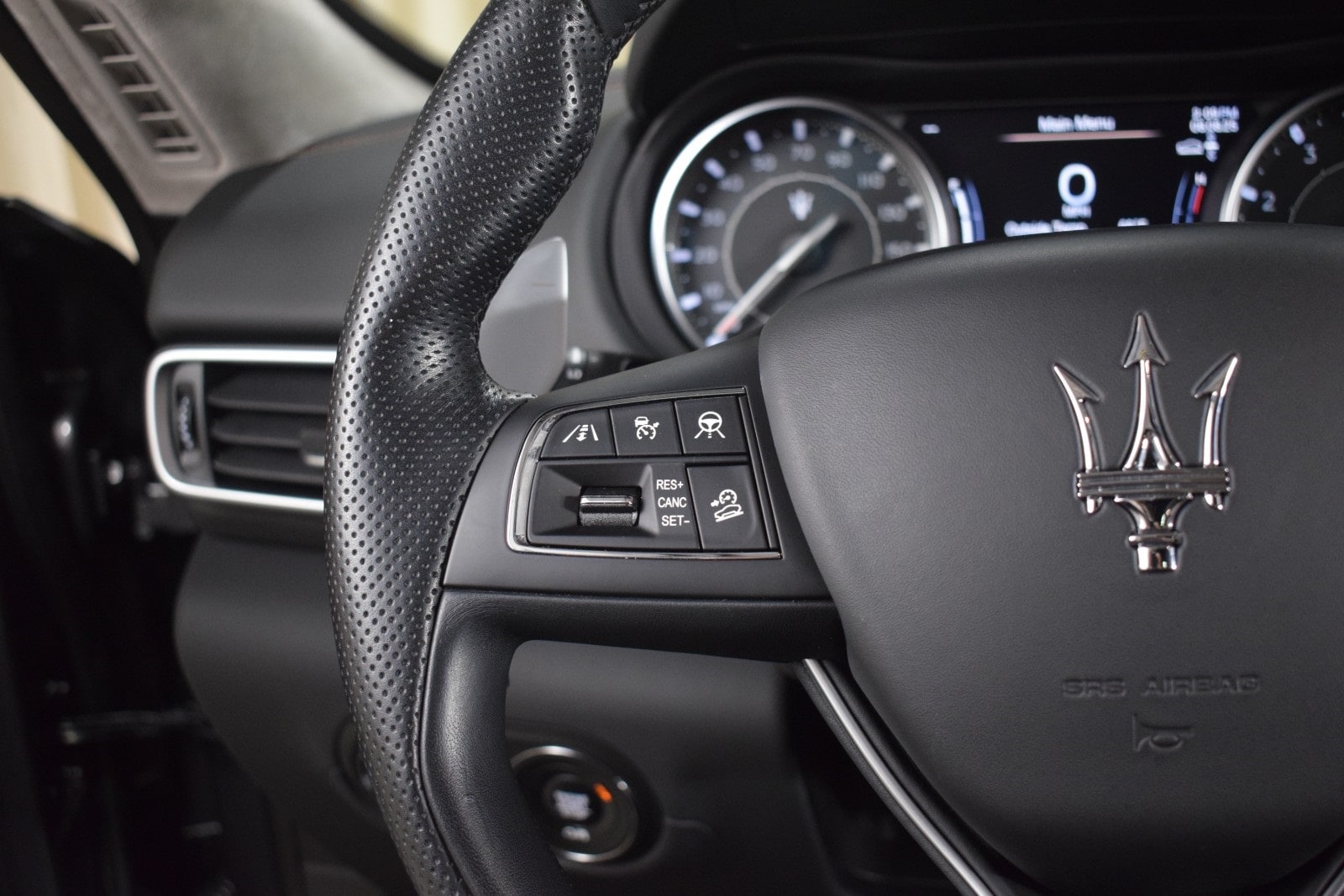 Thumbnail: 2022 Maserati Levante - 28