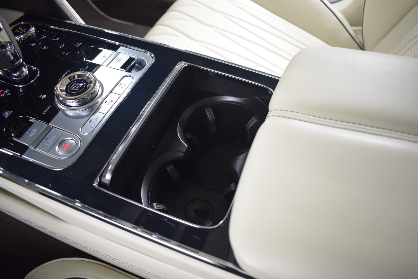Thumbnail: 2020 Bentley Flying Spur - 33