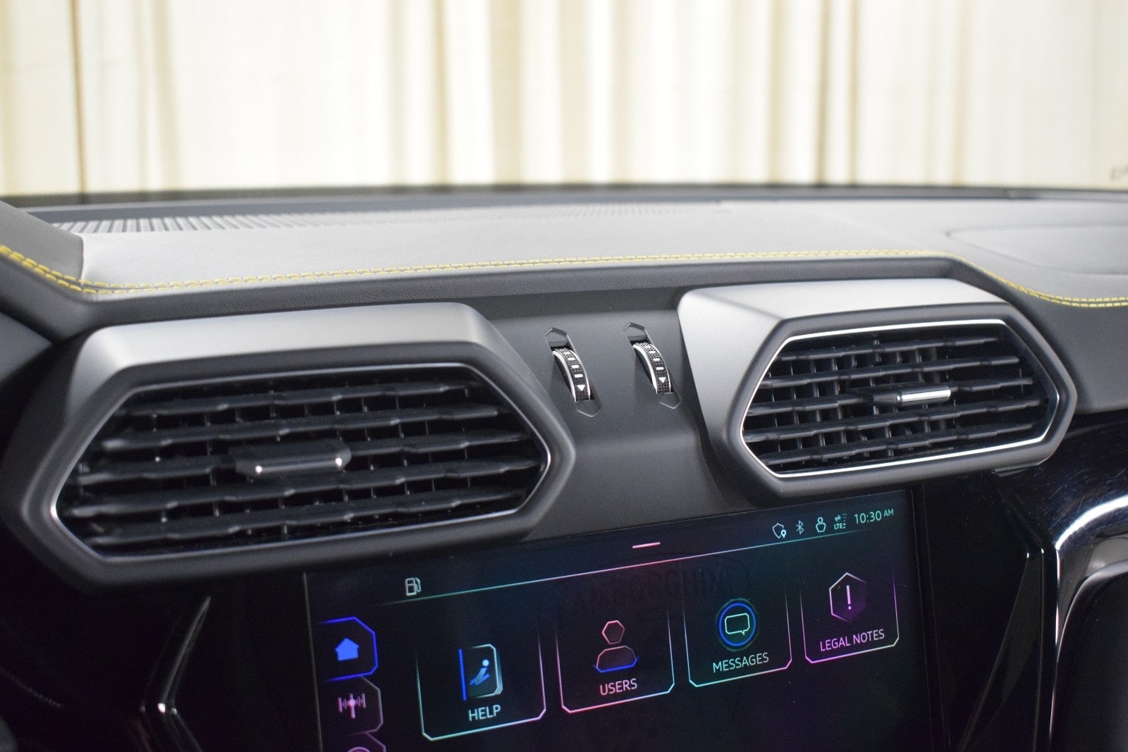 Thumbnail: 2023 Lamborghini Urus - 31