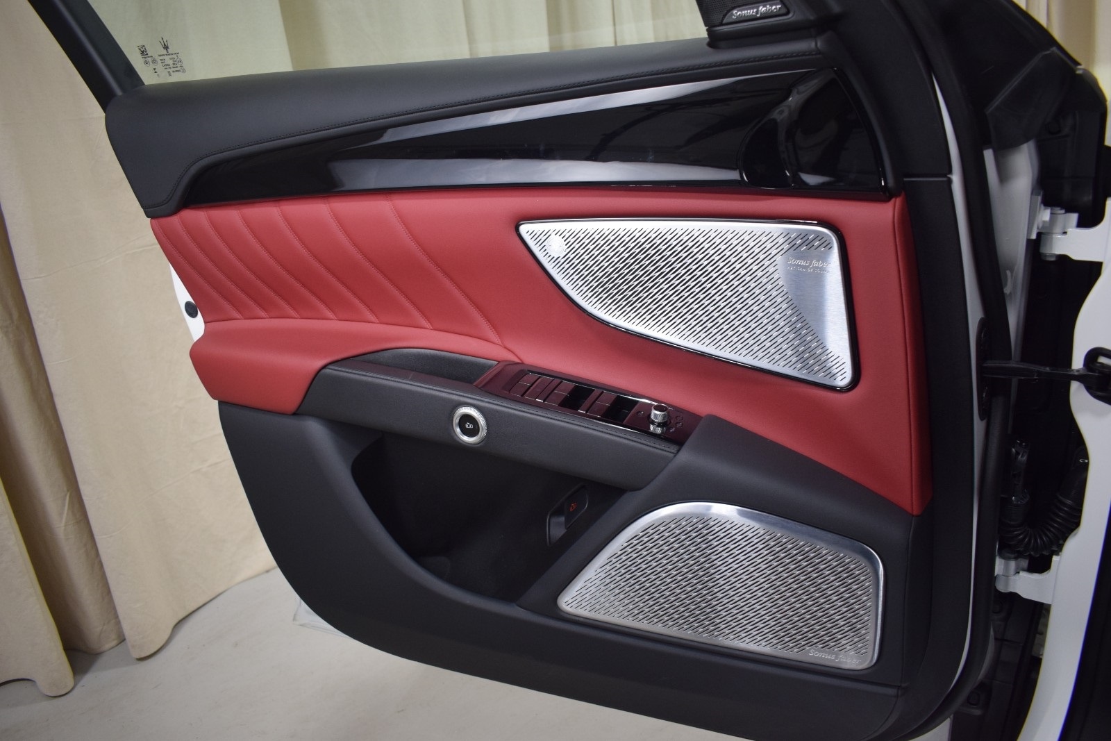 Thumbnail: 2024 Maserati Grecale - 36