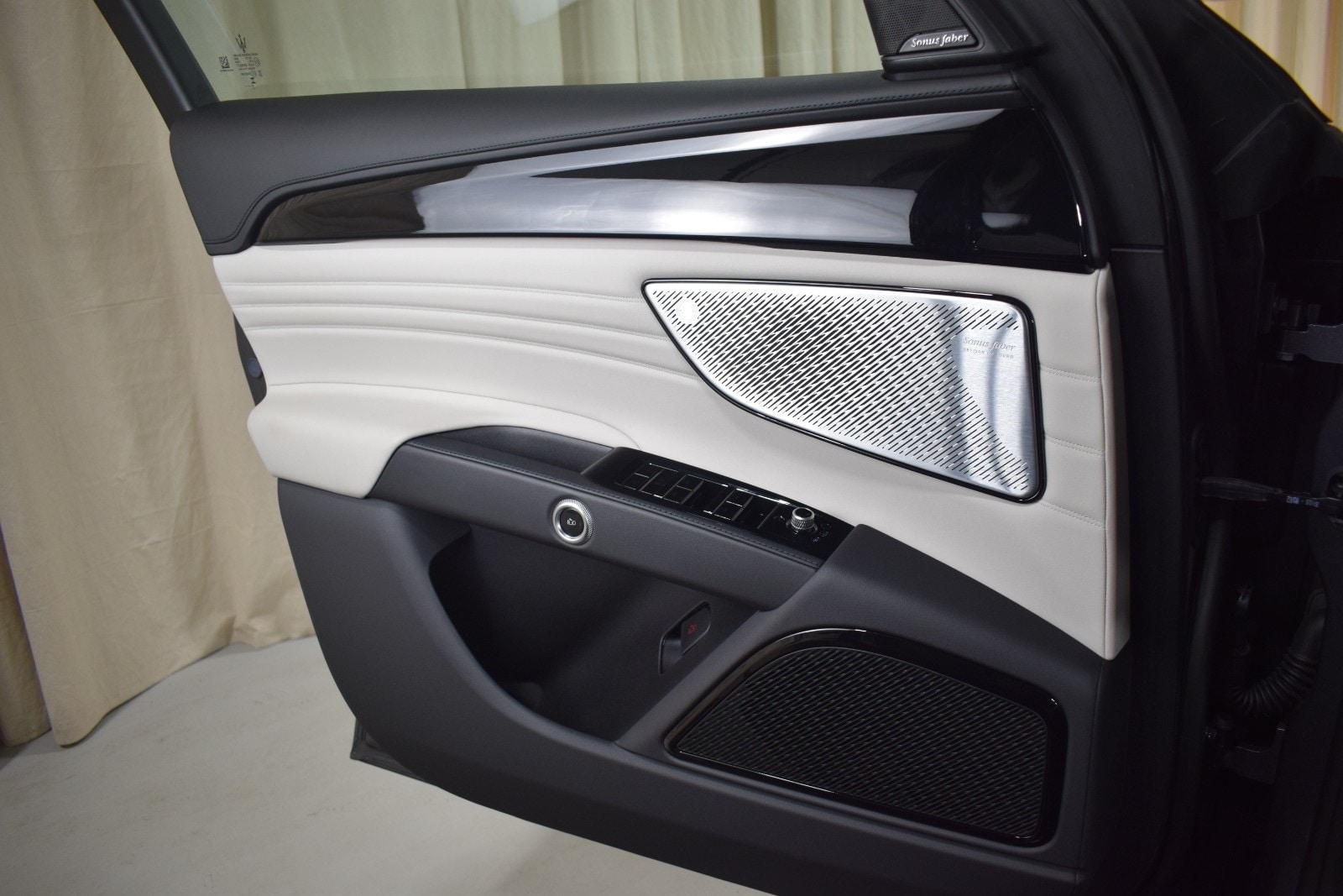 Thumbnail: 2024 Maserati Grecale - 37