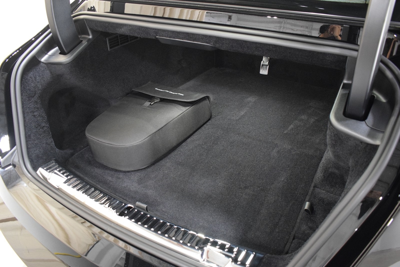 Thumbnail: 2024 Rolls-Royce Spectre - 44