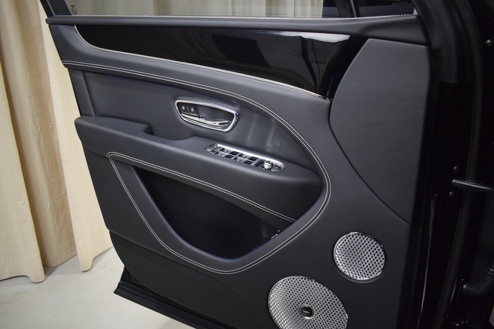 Thumbnail: 2023 Bentley Bentayga - 38