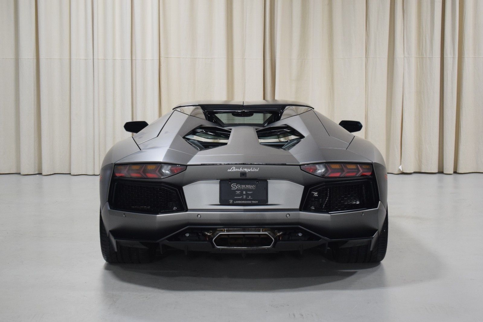 Thumbnail: 2016 Lamborghini Aventador - 13