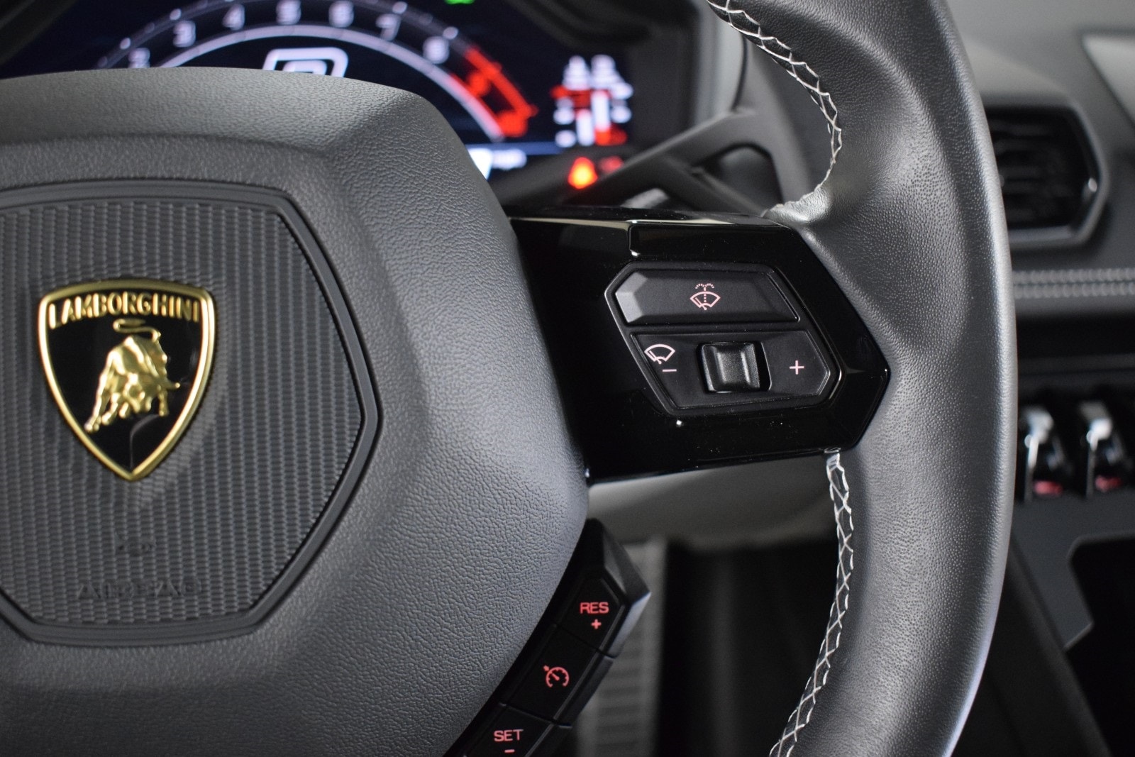 Thumbnail: 2023 Lamborghini Huracan - 24