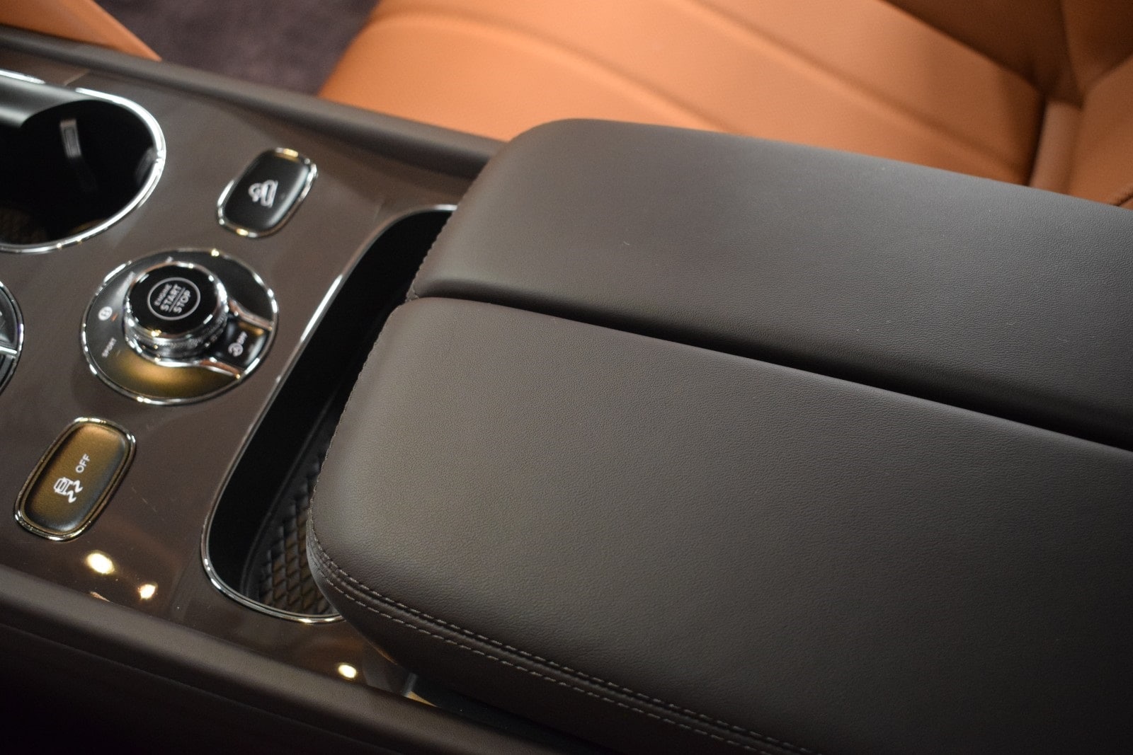 Thumbnail: 2025 Bentley Bentayga - 37