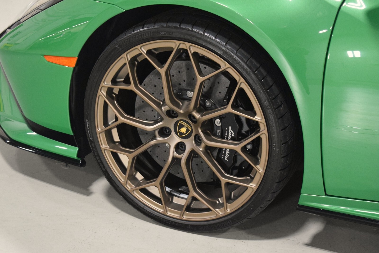 Thumbnail: 2023 Lamborghini Huracan - 6