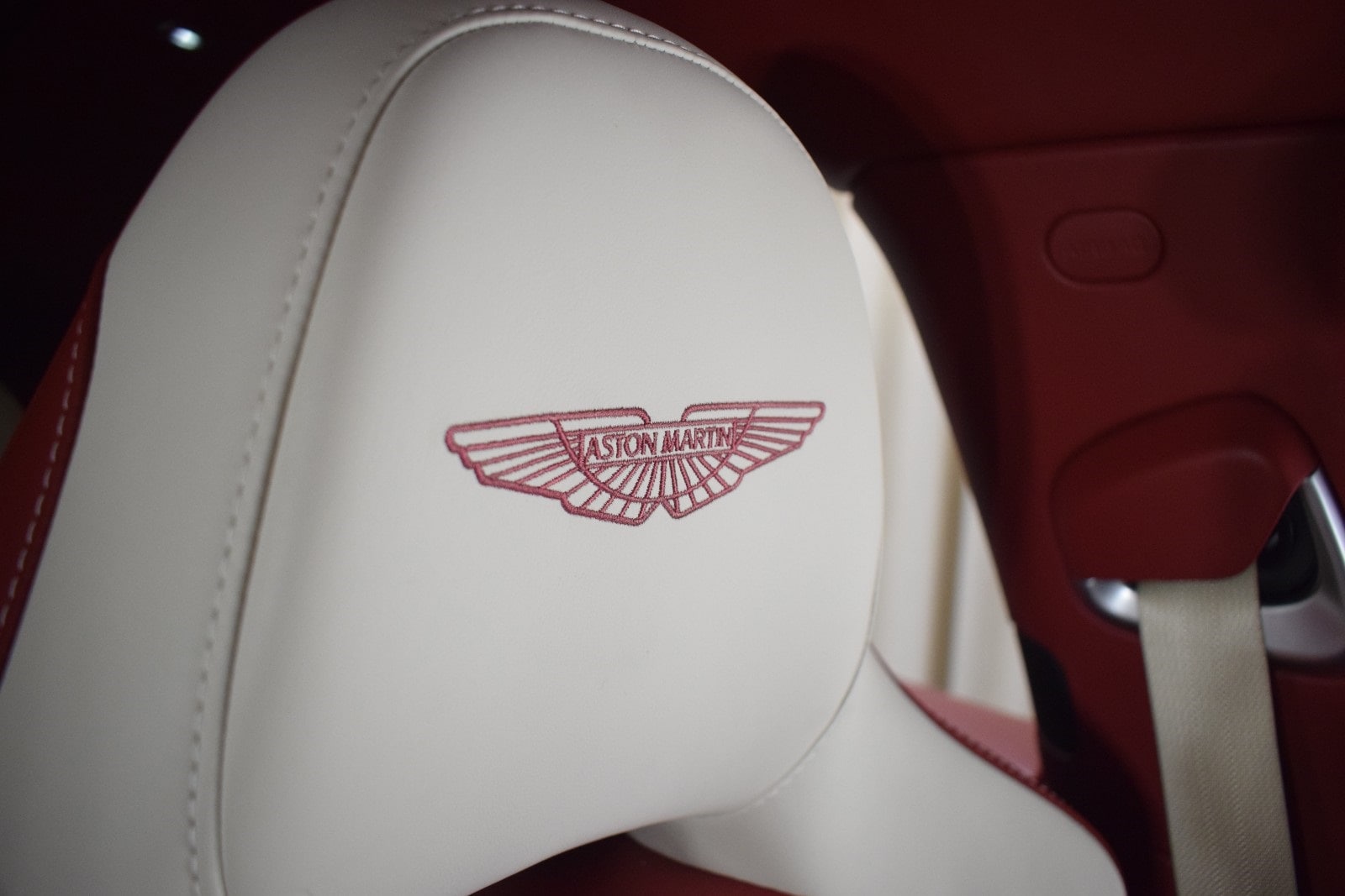 Thumbnail: 2023 Aston Martin DBX - 37