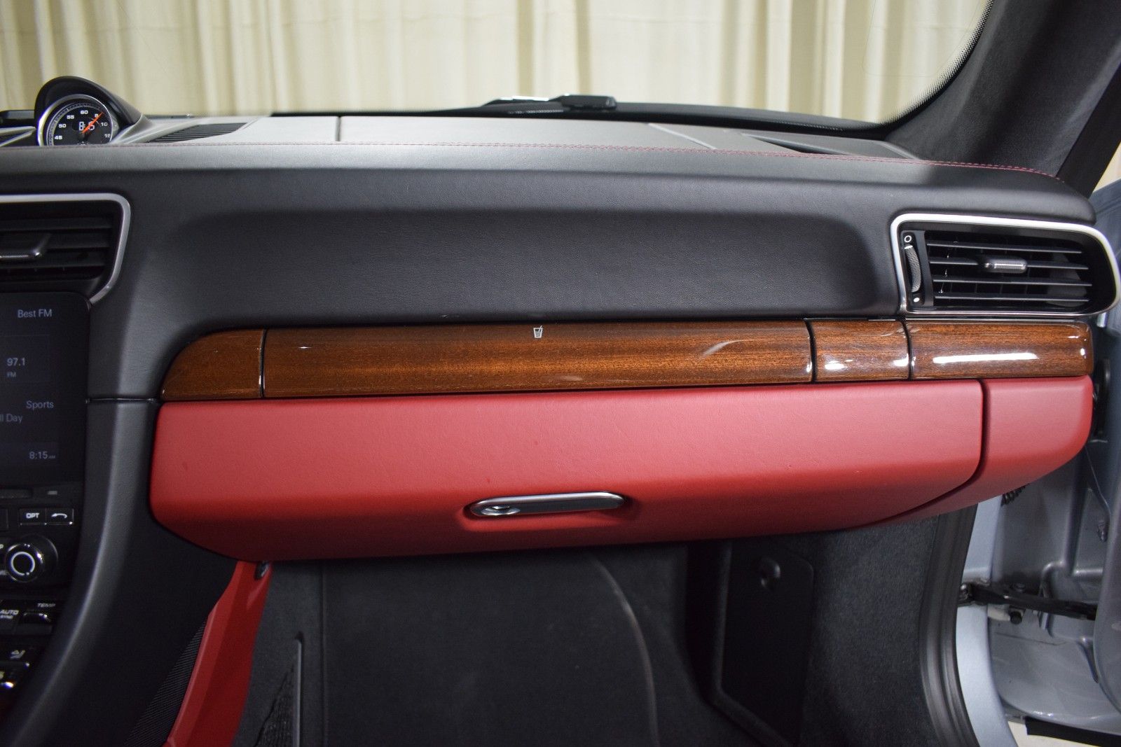 Thumbnail: 2017 Porsche 911 - 23