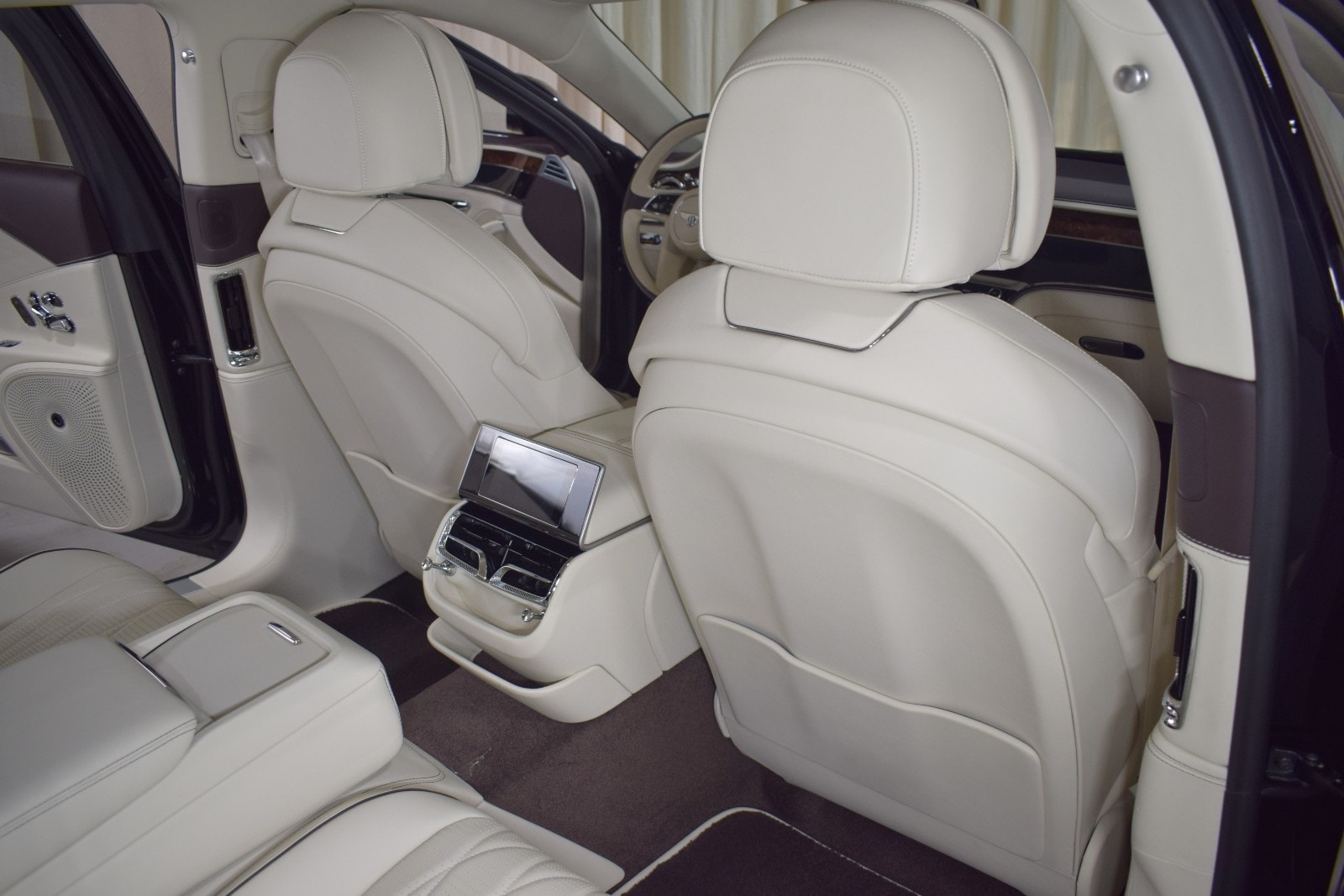 Thumbnail: 2020 Bentley Flying Spur - 20