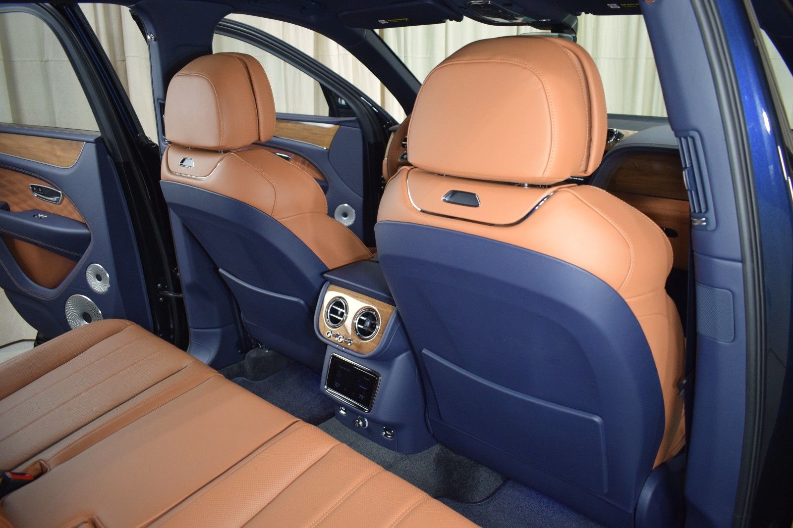 Thumbnail: 2026 Bentley Bentayga - 21