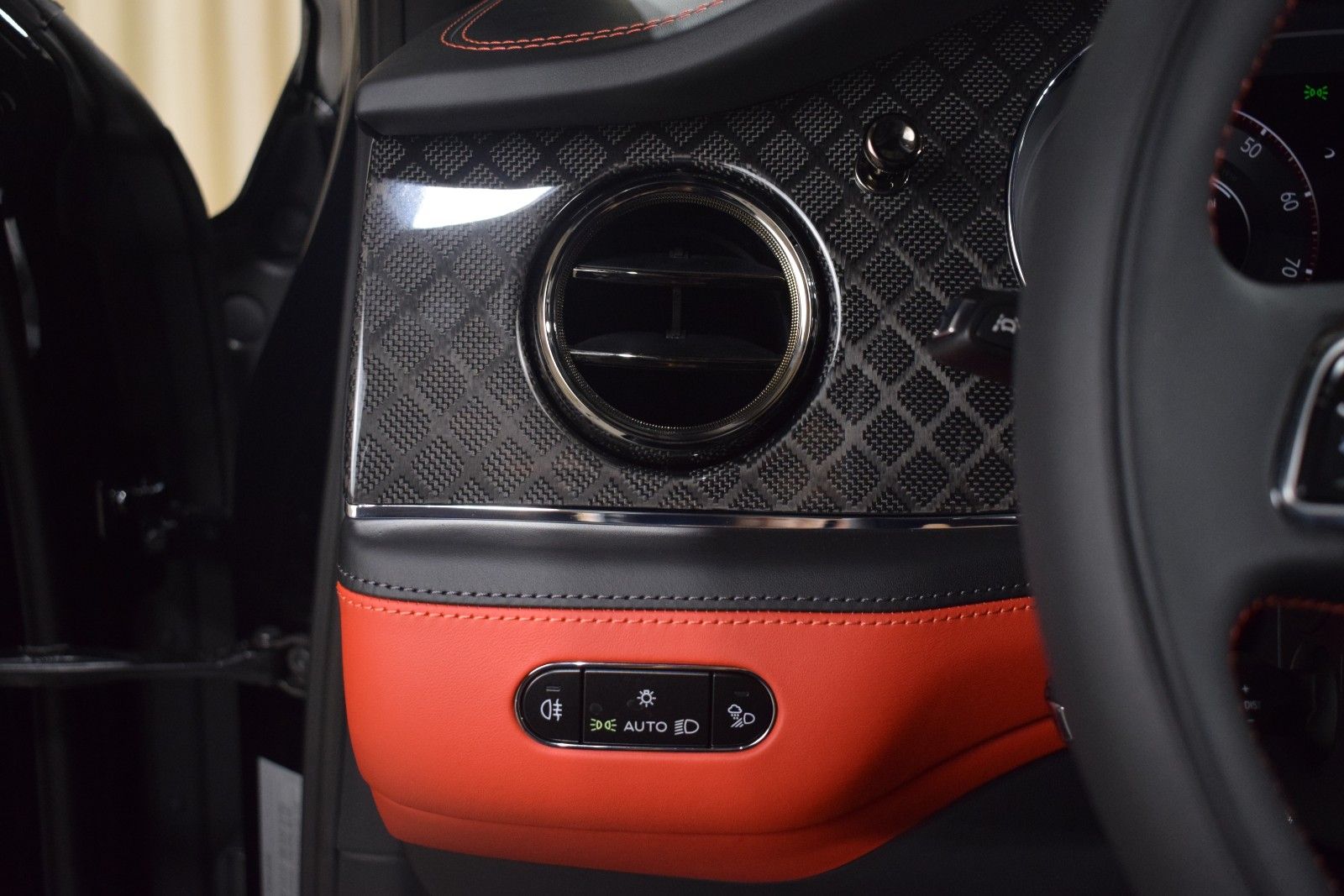 Thumbnail: 2025 Bentley Bentayga - 30