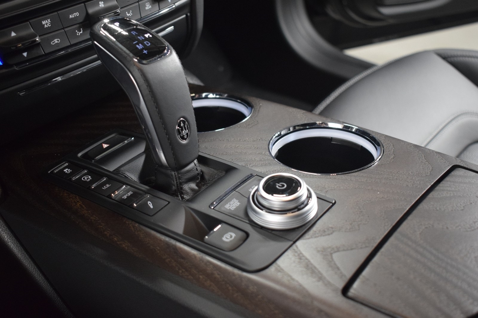 Thumbnail: 2022 Maserati Quattroporte - 35