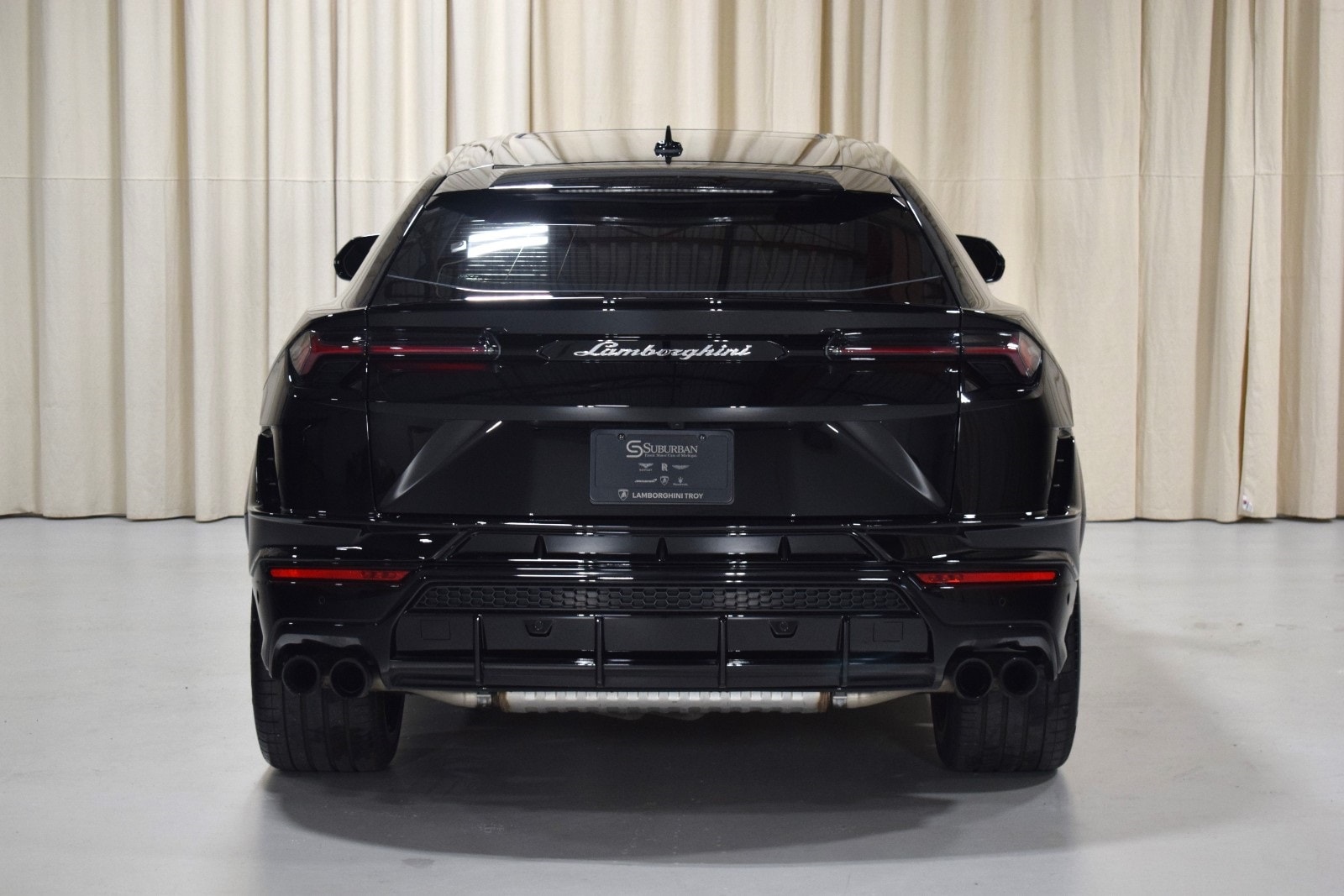 Thumbnail: 2023 Lamborghini Urus - 12