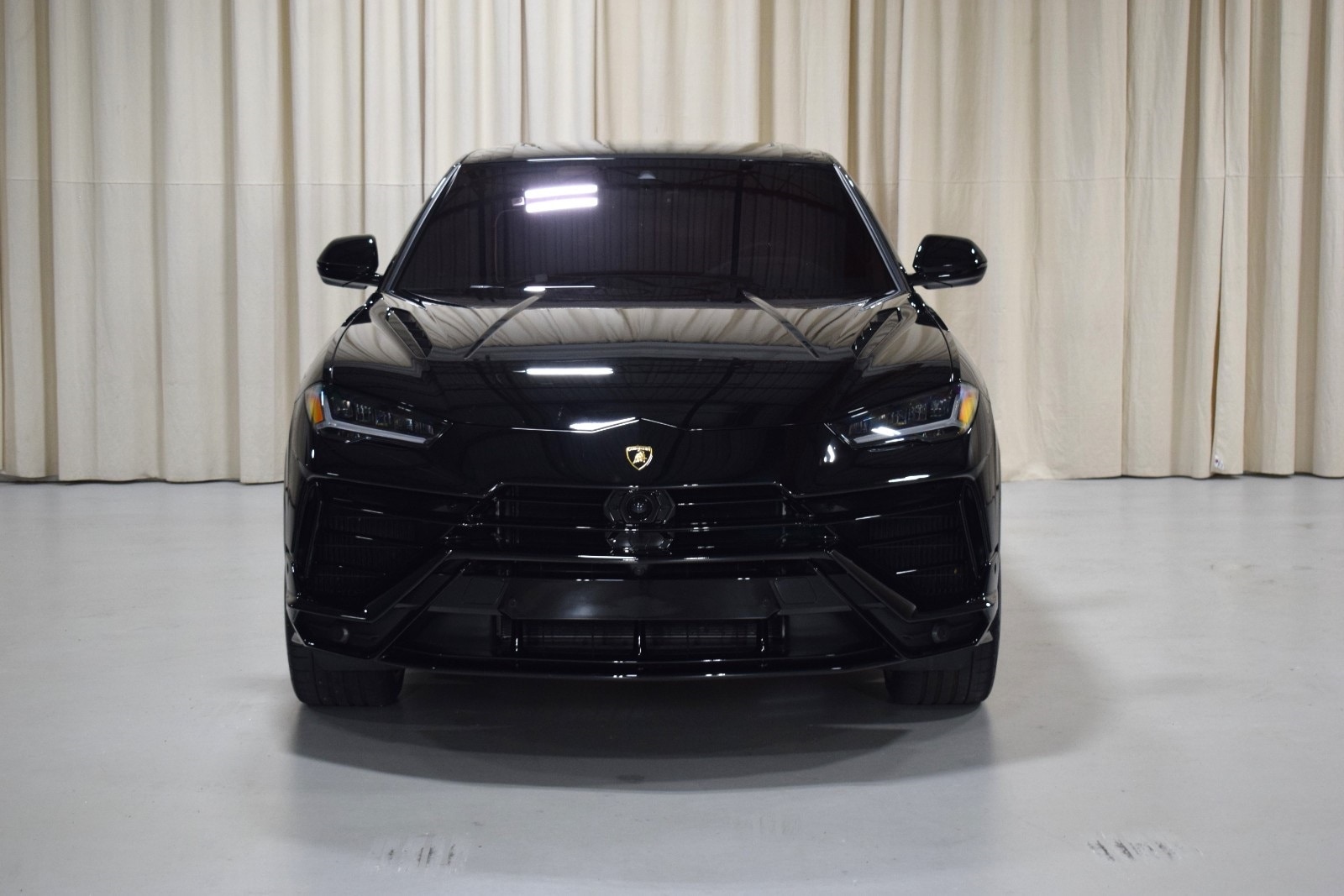 Thumbnail: 2023 Lamborghini Urus - 7
