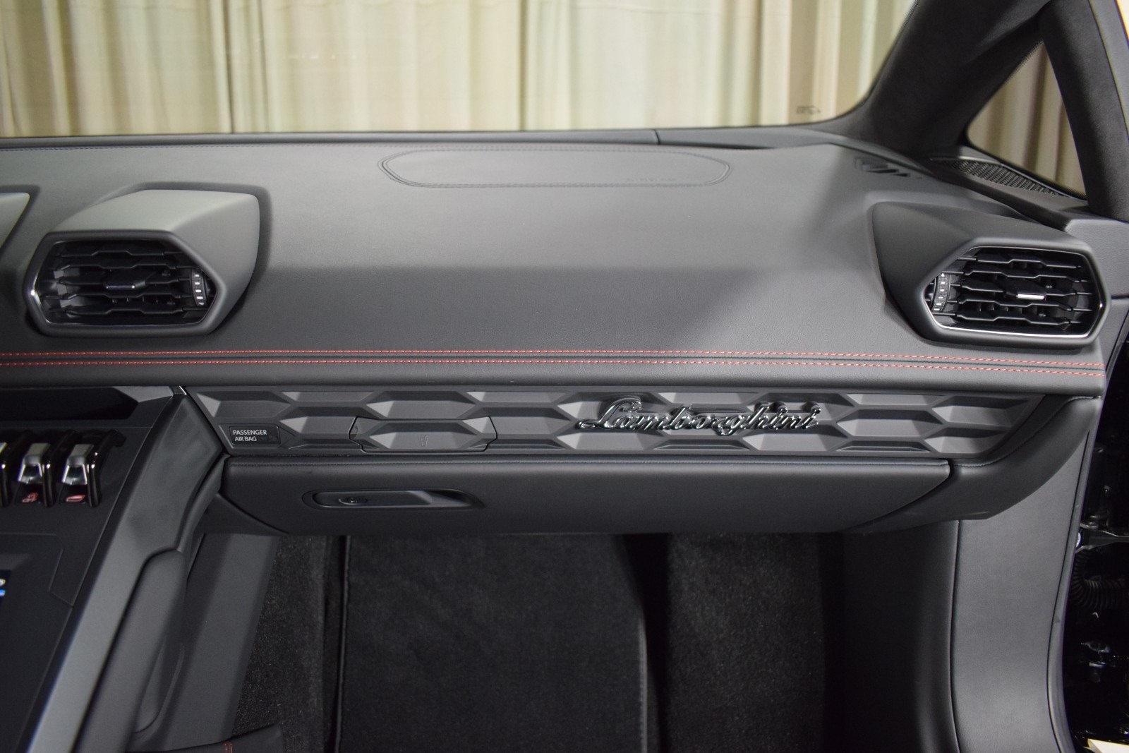 Thumbnail: 2023 Lamborghini Huracan - 23