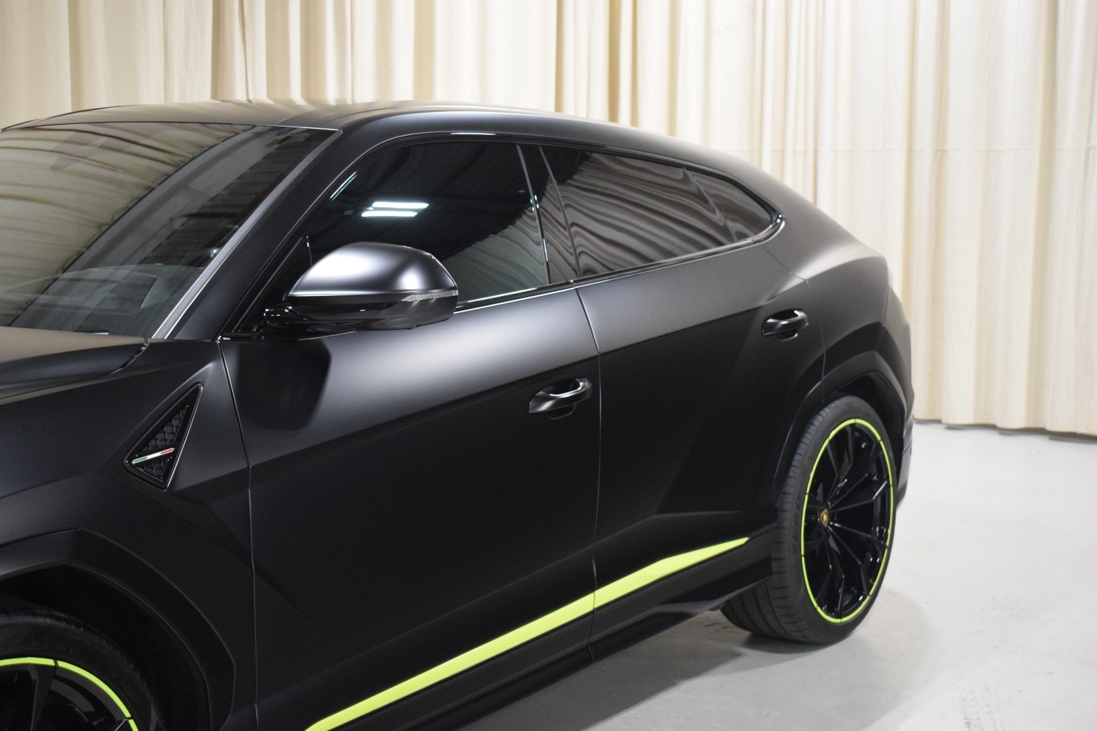 Thumbnail: 2022 Lamborghini Urus - 2