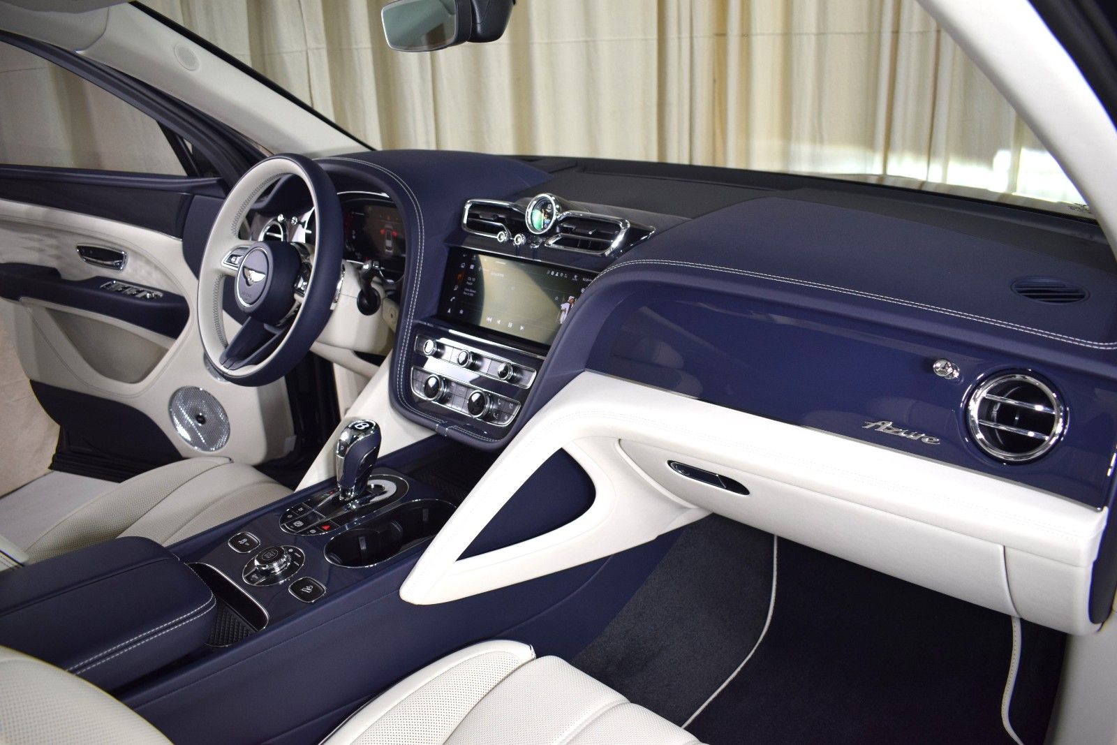 Thumbnail: 2025 Bentley Bentayga - 26