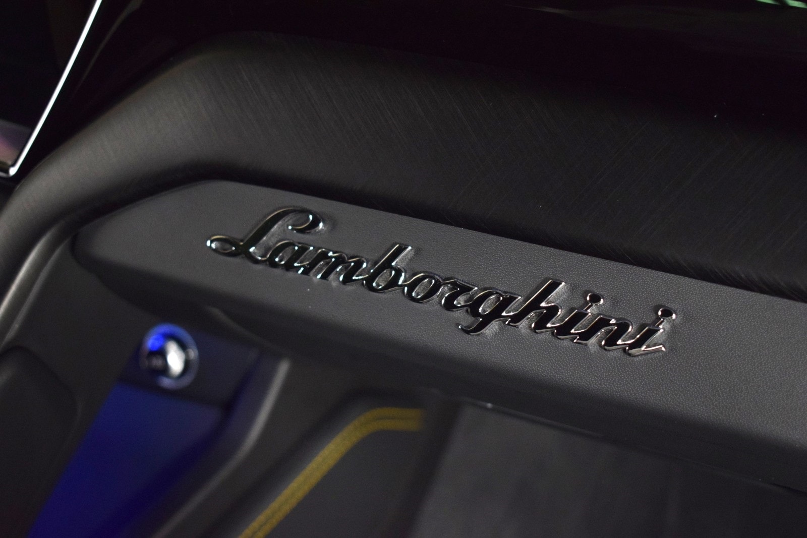 Thumbnail: 2023 Lamborghini Urus - 25