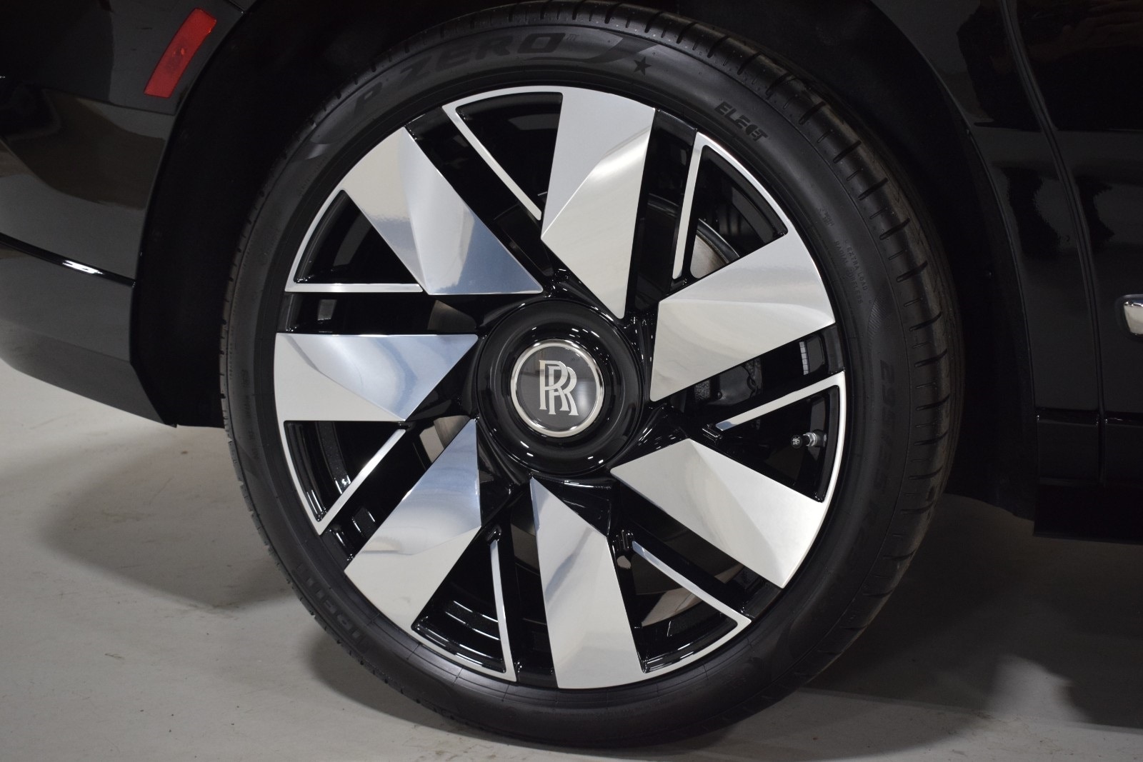 Thumbnail: 2026 Rolls-Royce Cullinan - 15