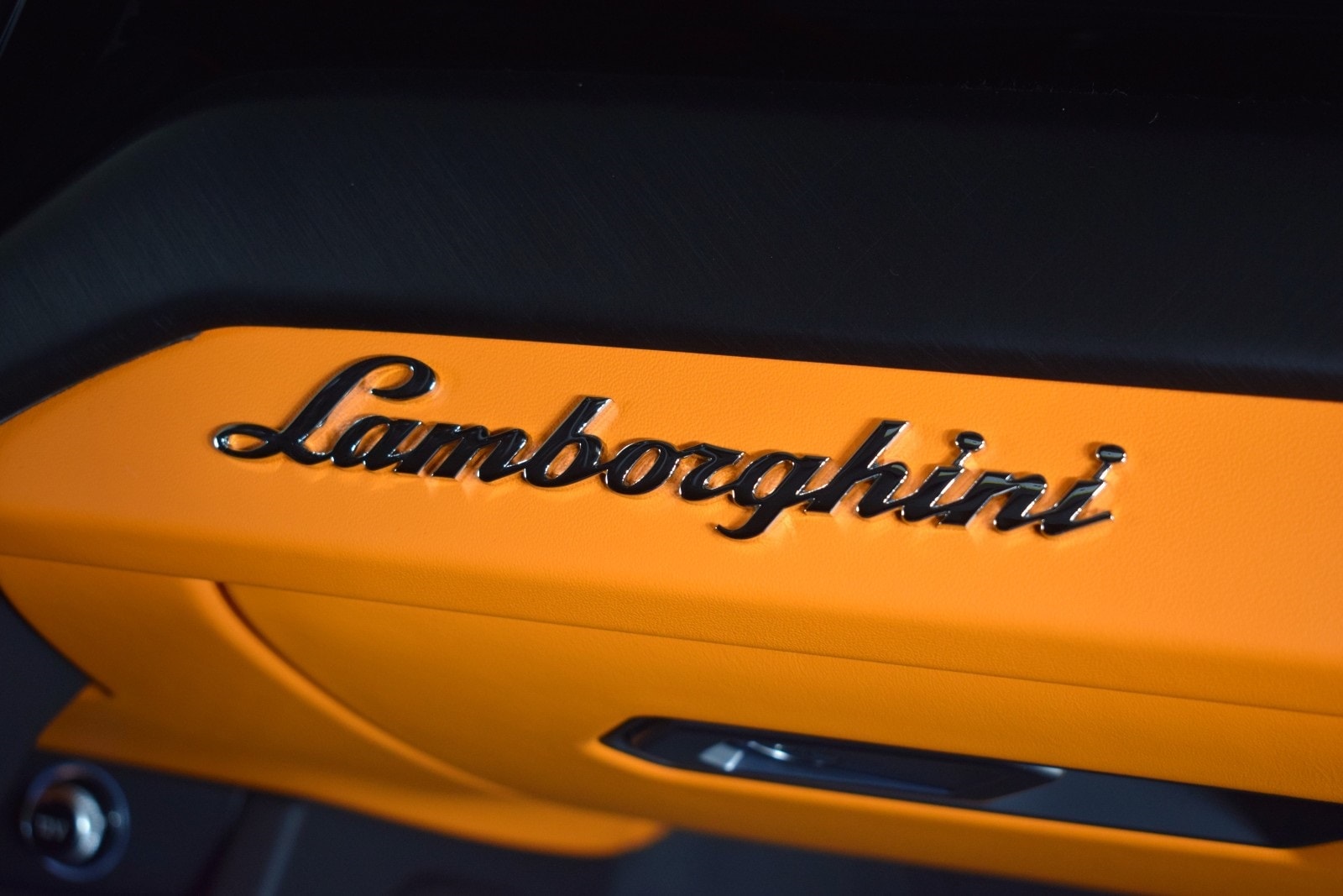 Thumbnail: 2024 Lamborghini Urus - 24