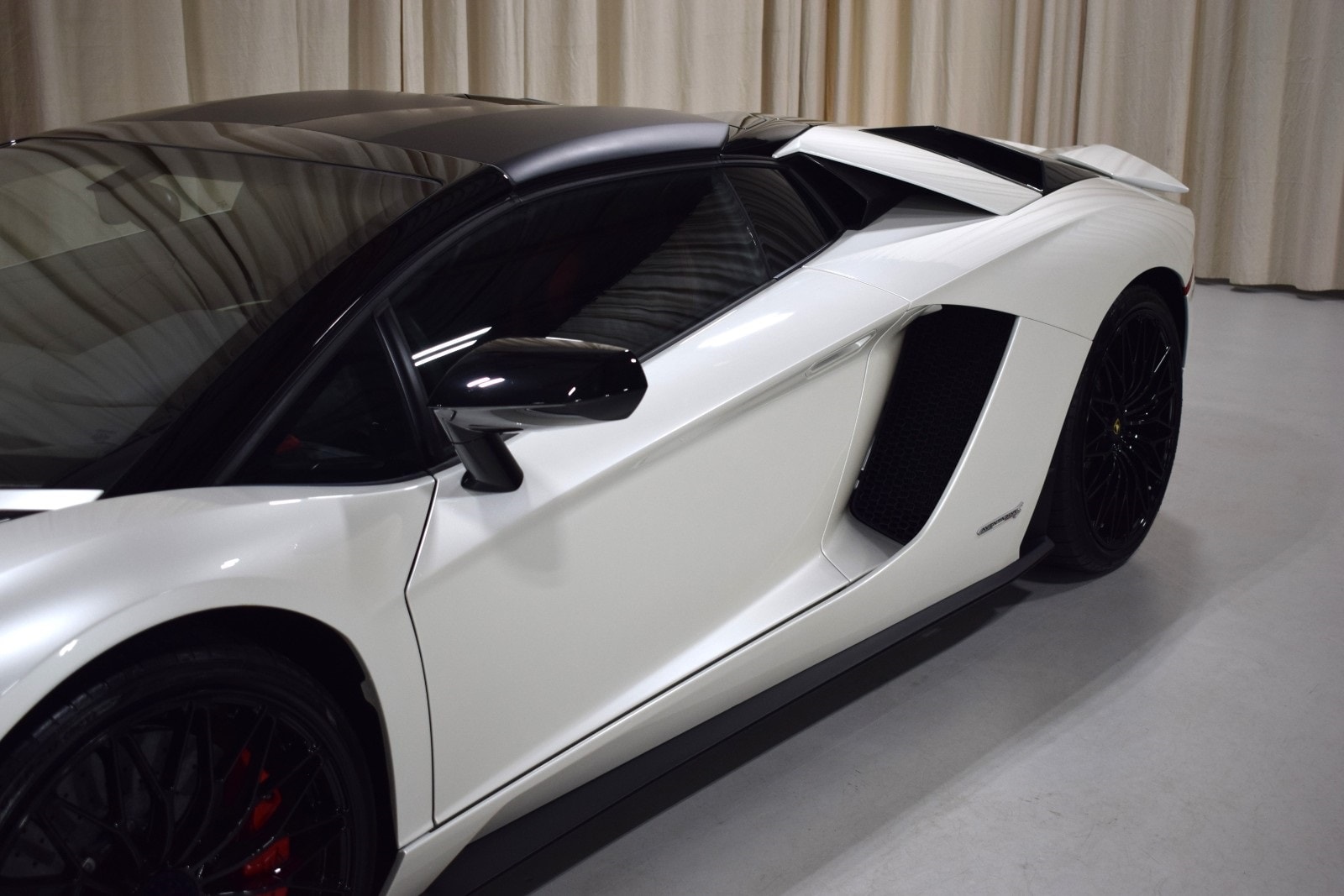 Thumbnail: 2019 Lamborghini Aventador - 3