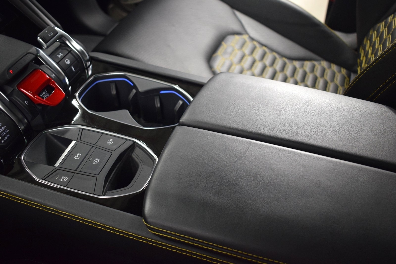 Thumbnail: 2023 Lamborghini Urus - 37