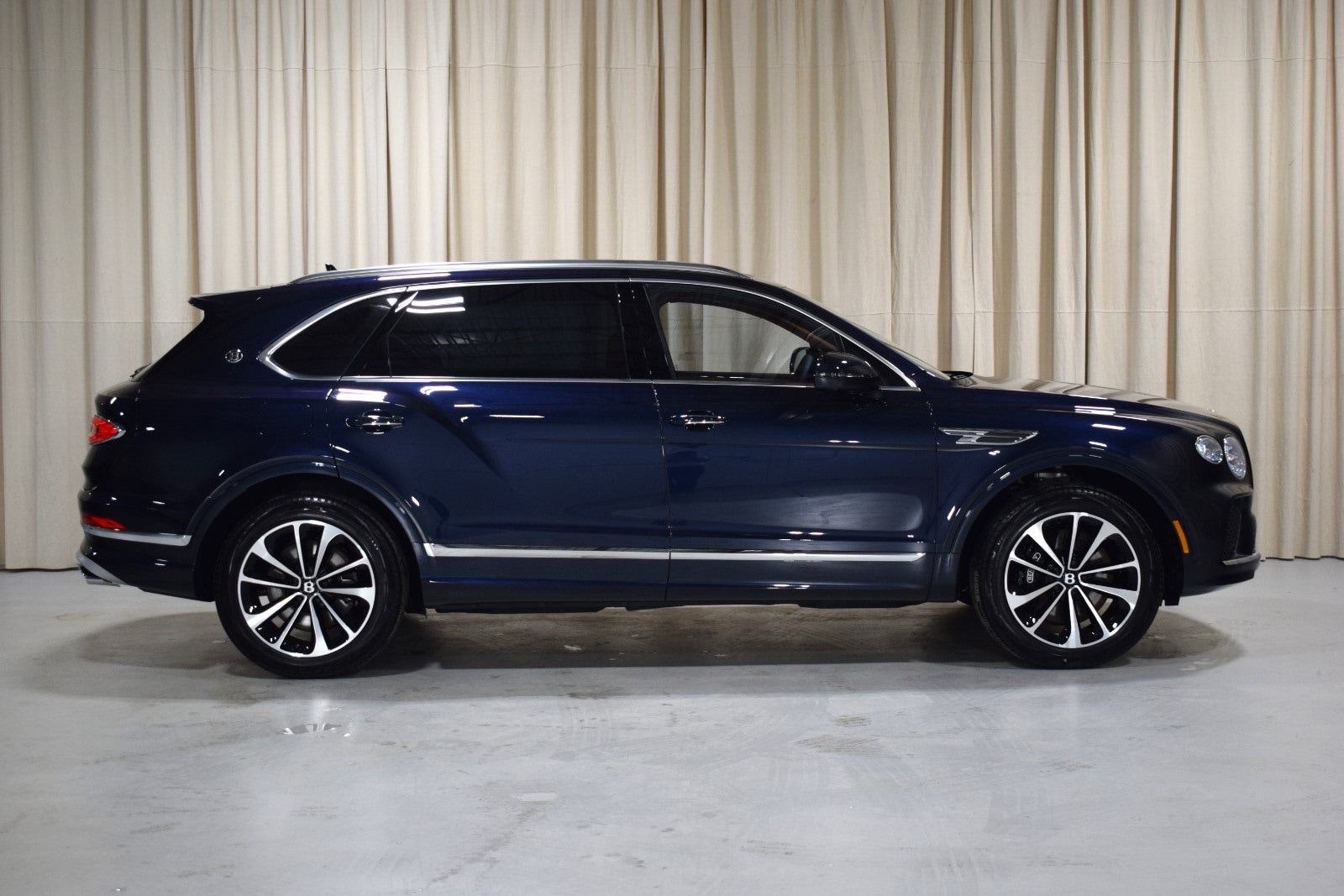 Thumbnail: 2025 Bentley Bentayga - 5