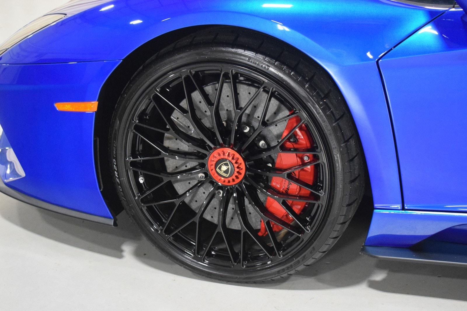 Thumbnail: 2019 Lamborghini Aventador - 6