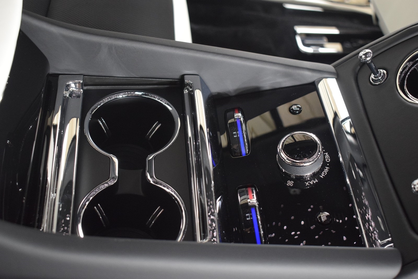 Thumbnail: 2024 Rolls-Royce Spectre - 22