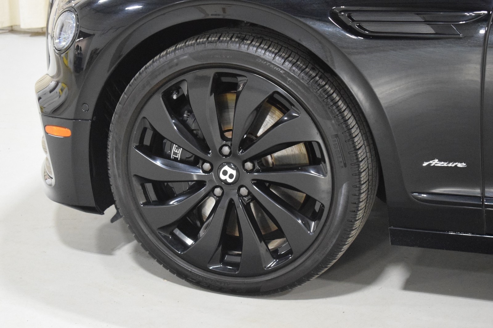 Thumbnail: 2023 Bentley Flying Spur - 17